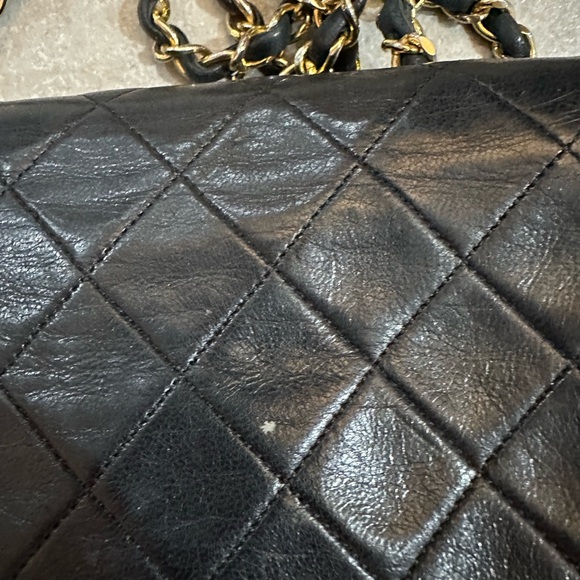 **AUTHENTIC** Chanel vintage classic flap bag in black - Picture 11 of 16